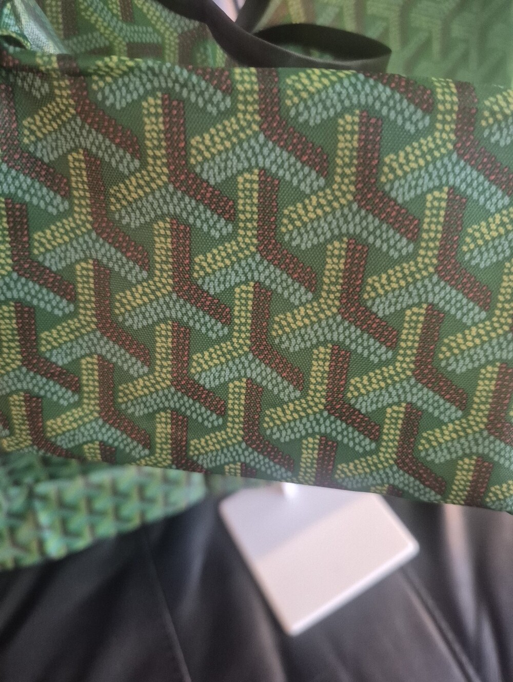 Green Geometric Print Tote Bag - Picture 3 of 3